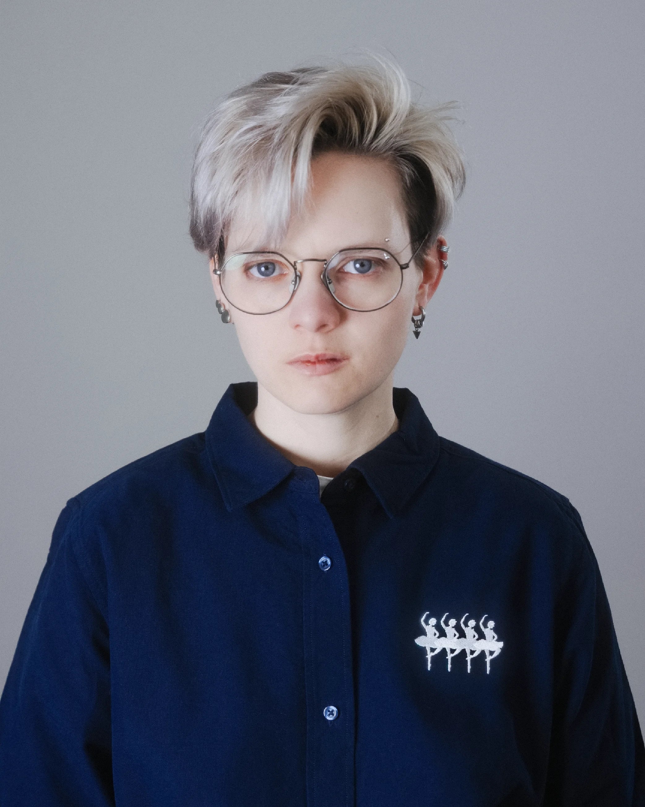 Рубашка «Новая газета Европа» с лебедями 