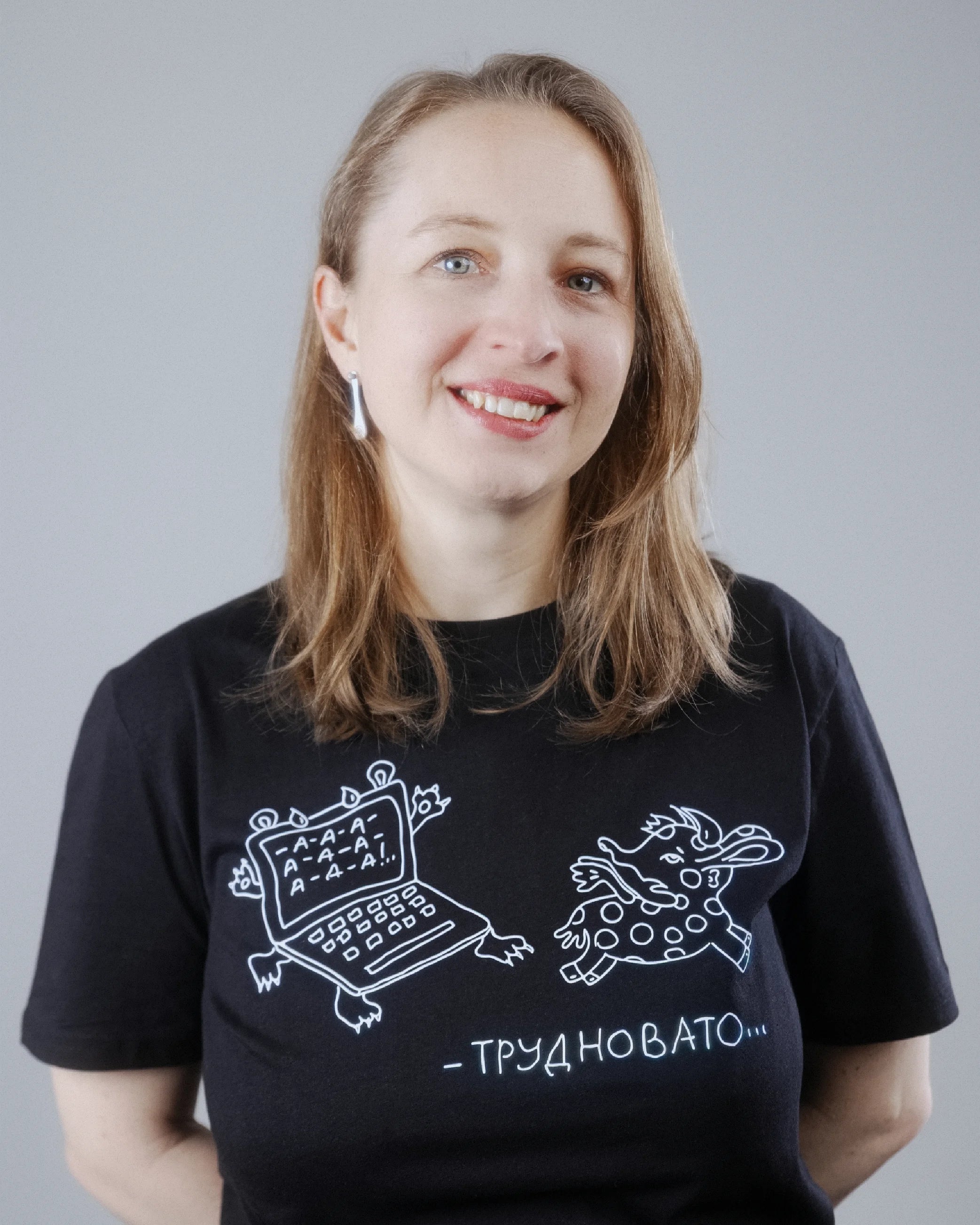 Футболка черная «Новая газета Европа» Линор Горалик