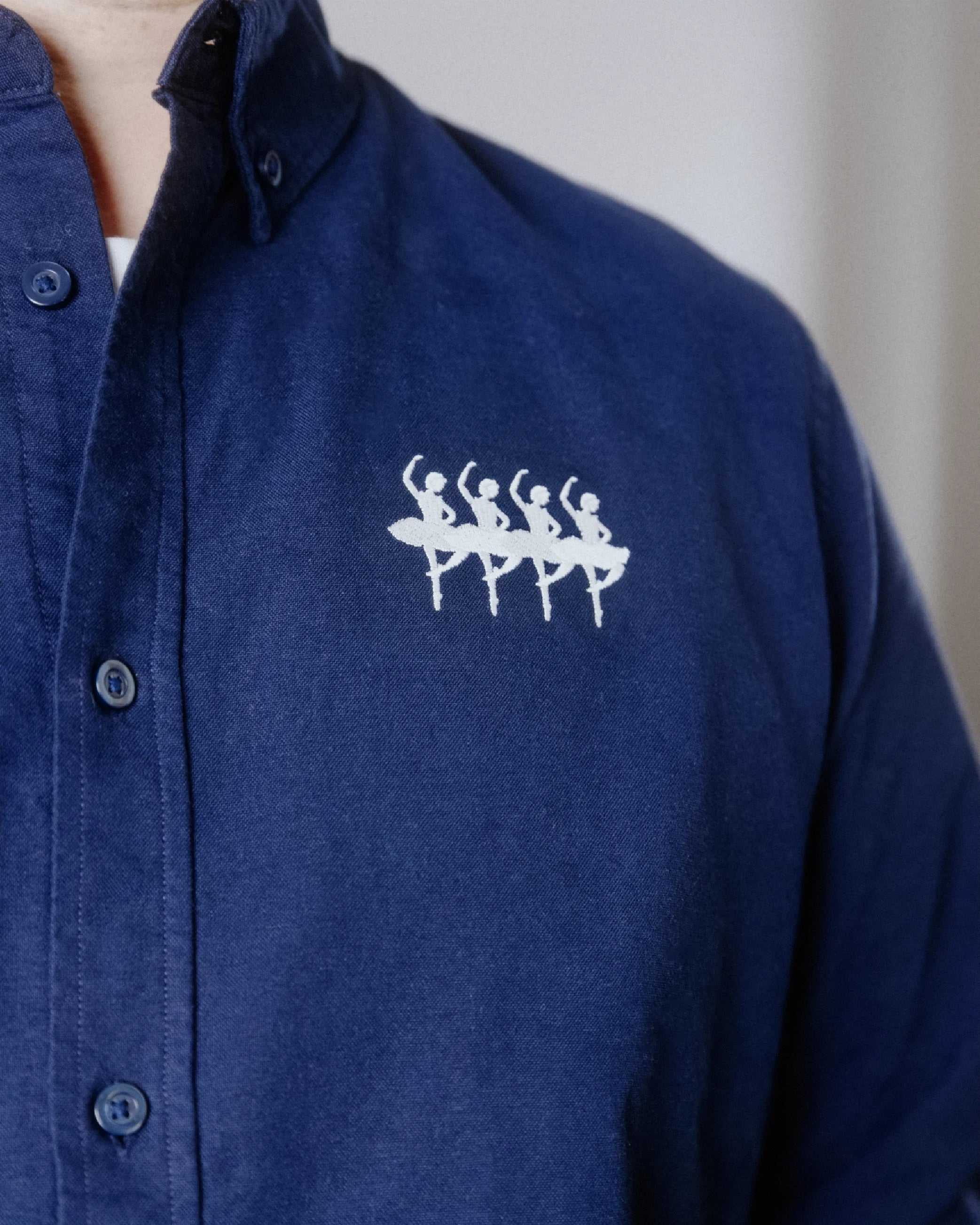 Рубашка «Новая газета Европа» с лебедями 