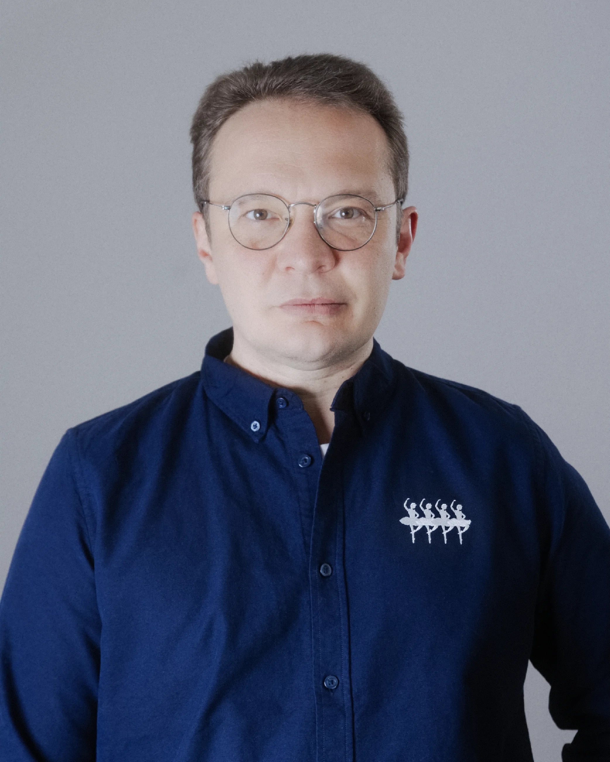 Рубашка «Новая газета Европа» с лебедями 