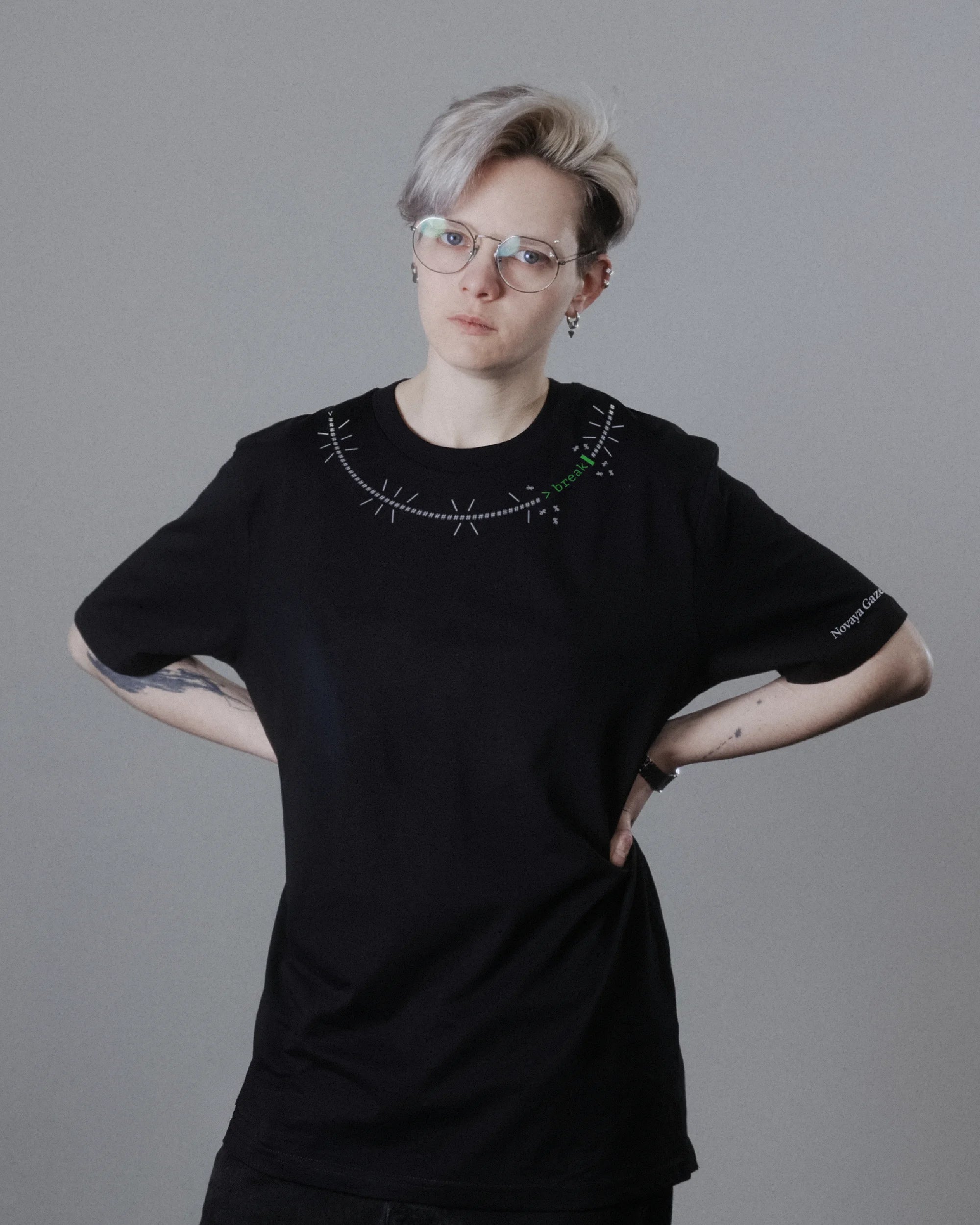 Футболка черная «Новая газета Европа» 